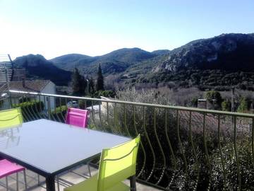 Location de vacances pour 5 personnes, avec vue et terrasse à Vailhan