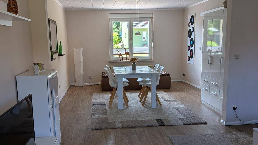 Ganze Wohnung, Großzügige Ferienwohnung mit viel Platz zwischen Tollenseesee und Müritz in Hohenzieritz, Mecklenburg-Strelitz