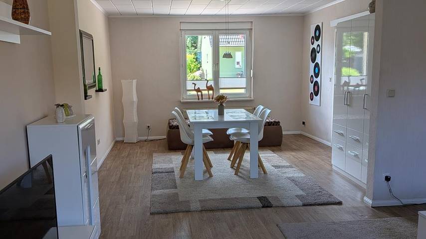Ganze Wohnung, Großzügige Ferienwohnung mit viel Platz zwischen Tollenseesee und Müritz in Hohenzieritz, Mecklenburg-Strelitz