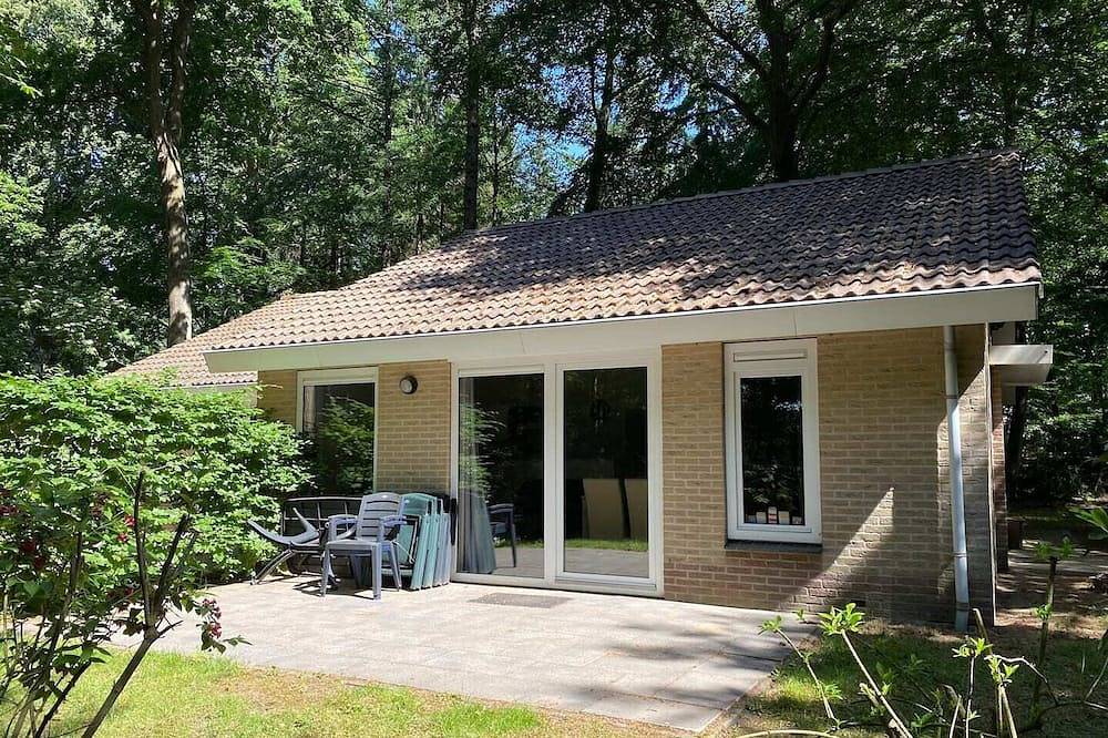 Lovely Bungalow (C13) on a small wooded park in Veluwe