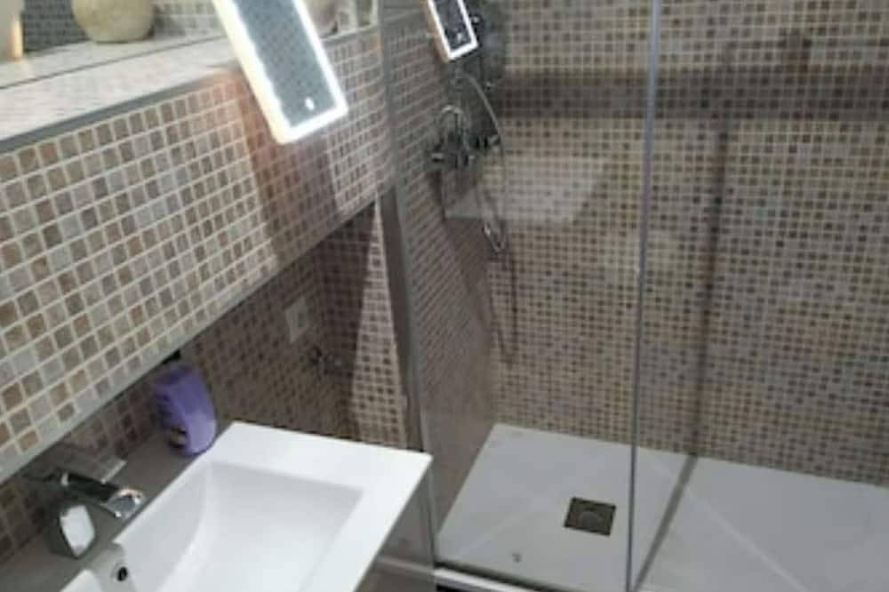 Entire apartment, Apt Deluxe 2 Rooms in Barajas, Madrid