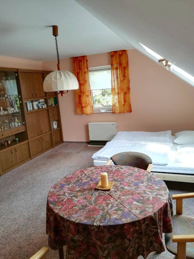 Ferienwohnung für 2 Personen, mit Garten und Seeblick sowie Ausblick in Unterwellenborn - 2