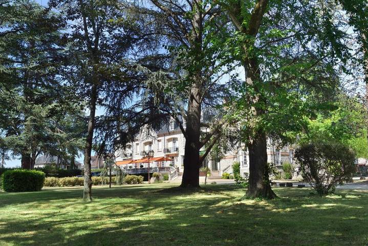 Hôtel pour 3 personnes, avec terrasse ainsi que vue et jardin, animaux acceptés à Salbris - 2
