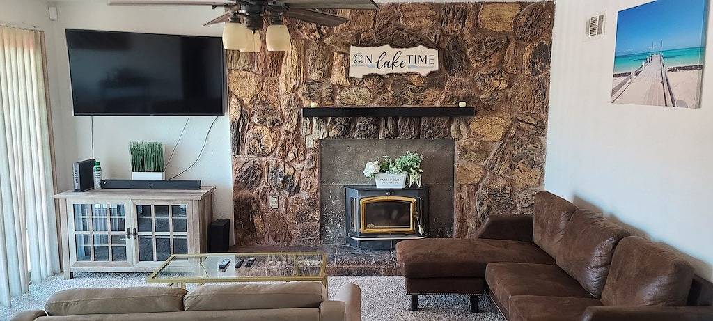 Wonderful 3Bd 3Ba Smarthome w/ multiple decks and large dock! in California North Coast