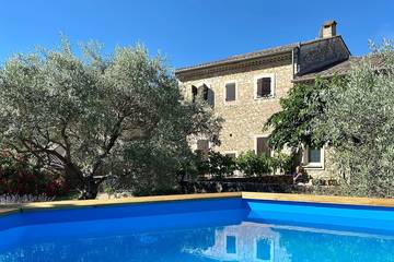 Location de vacances pour 5 personnes, avec jardin et terrasse à Maubec