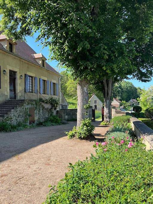 Six-Bedroom House in Apremont-sur-Allier, Saint-Amand-Montrond