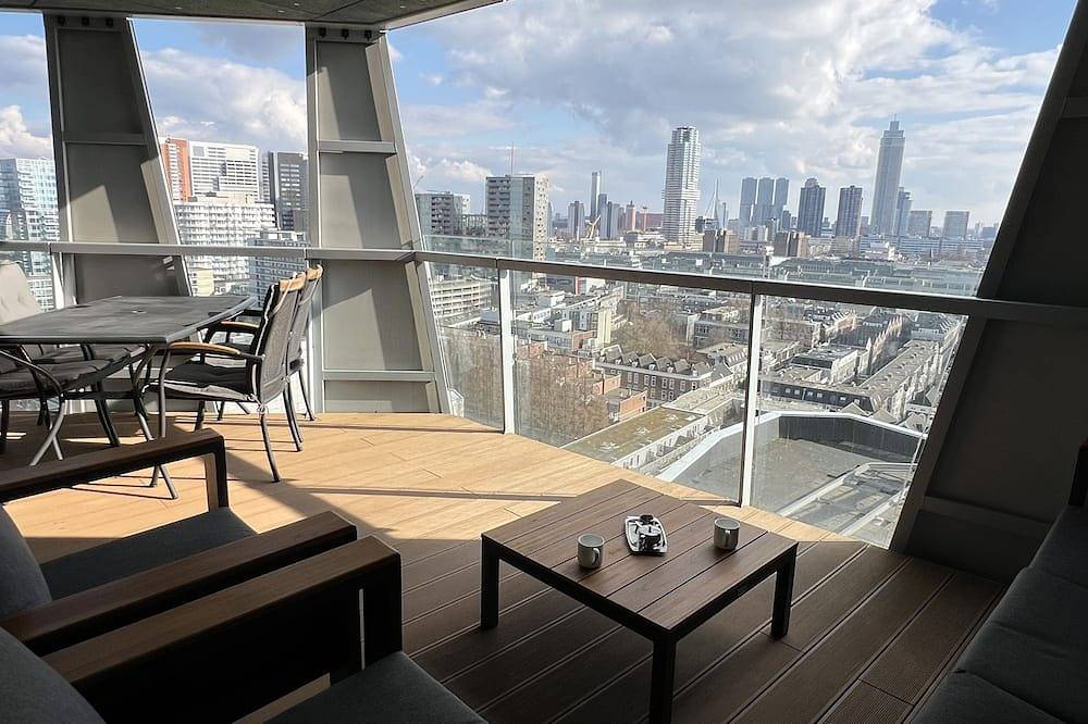 Entire apartment, Apê Calypso, luxury holiday apartment center of Rotterdam with view and balcony in Rotterdam, South Holland