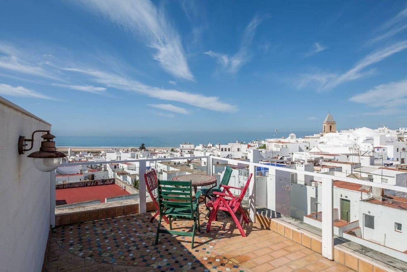 Apartamento entero, 🌊 Elegante Alojamiento para Familias y Amigos en el Corazón de Conil 🌴 in Conil de la Frontera, Costa de la Luz