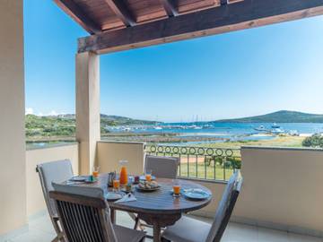 Gîte pour 4 personnes, avec terrasse dans Santa Teresa Gallura