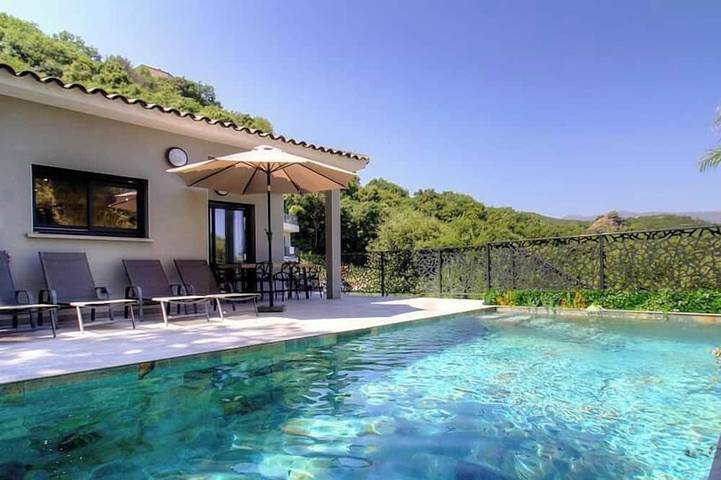 Location de vacances pour 4 personnes, avec terrasse à Vallecalle