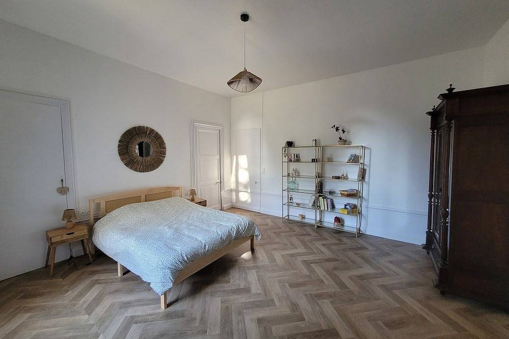 Entire apartment, Charming apartment in a house with character in Surgères, Rochefort region