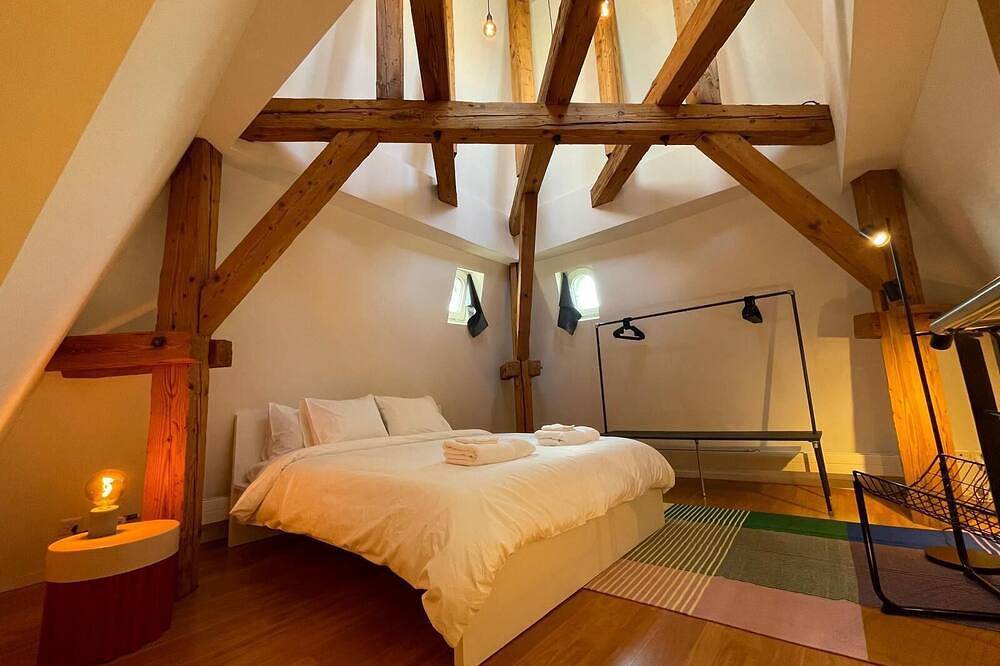 Entire apartment, Reliving – Historic Loft Duplex in the City Center in Lucerne, Lake Lucerne