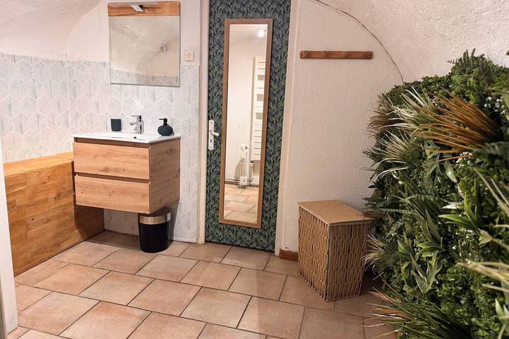 Location de vacances pour 4 personnes, avec piscine et jardin ainsi que jacuzzi et terrasse à Saint-Frézal-de-Ventalon - 4