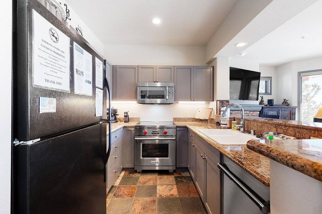 Ganze Wohnung, Gemeinschafts-Whirlpool mit Bergblick und Nähe zu Skipisten und Sommer-Radwegen. in Mammoth Lakes, Mammoth Mountain