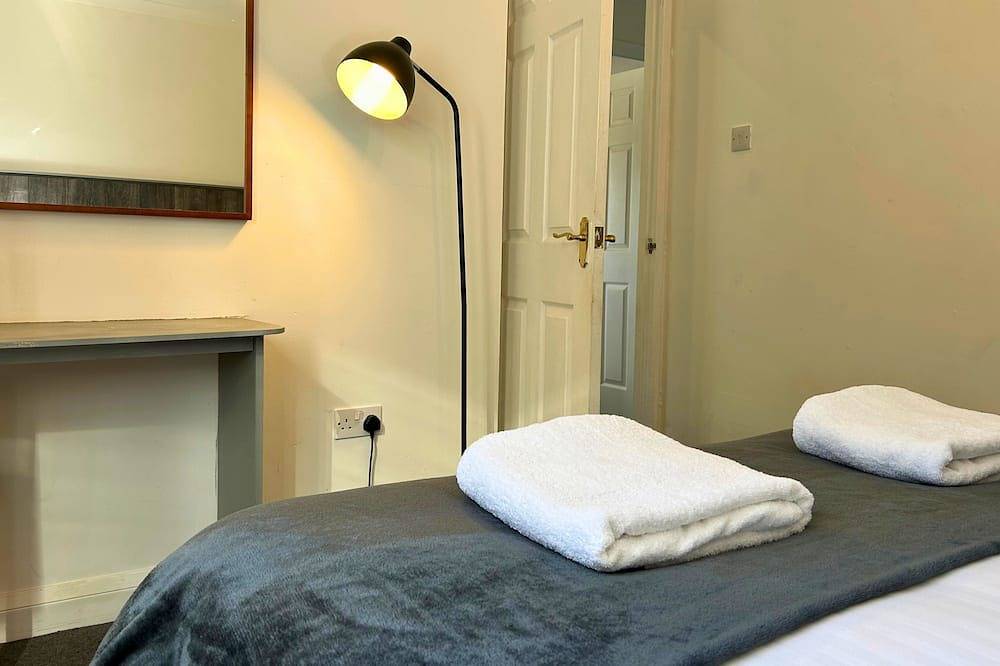 Jura -  a chalet that sleeps 4 guests  in 2 bedrooms in Oban, Loch Linnhe