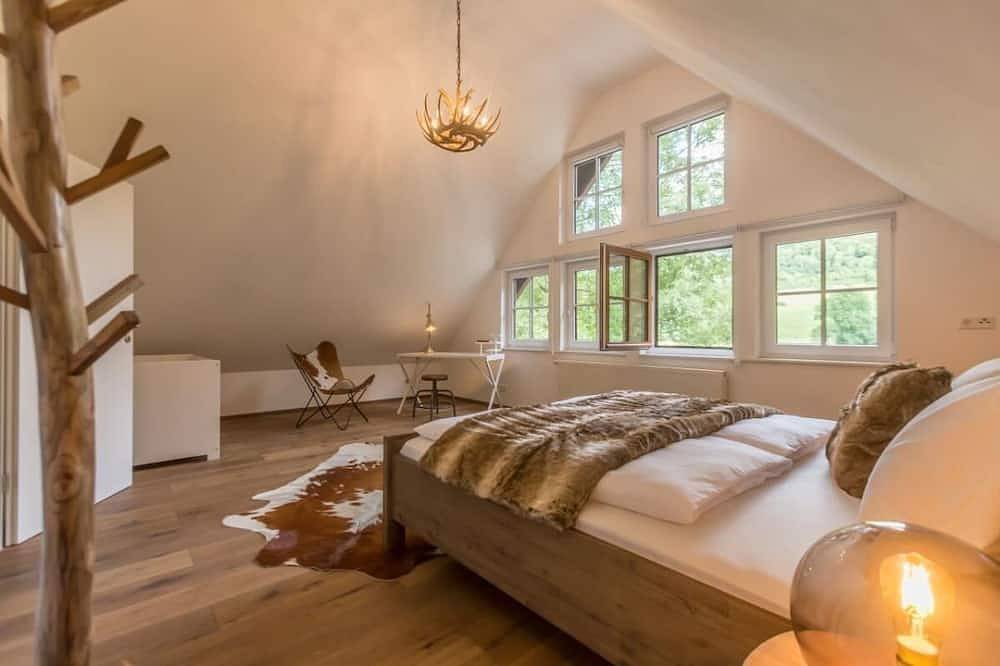 Exklusives Chalet - 7000m² Grundstück, Sauna, Kamin in einem Ort mit 5 Häusern. in Gerabronn, Hohenlohe