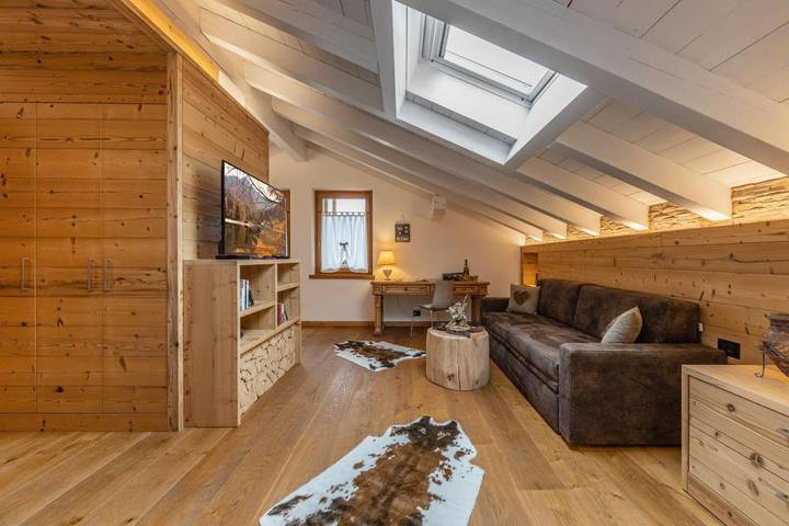 Baita per 4 persone, con Balcone e Idromassaggio nonché Terrazza e Giardino a Pinzolo