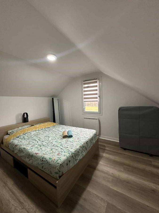 Gîte pour 3 personnes, avec Terrasse ainsi que Jardin et Vue à Saint-Girod