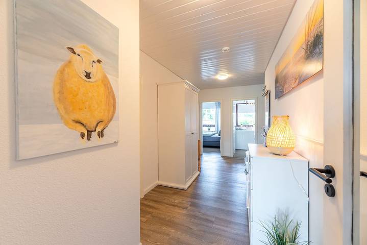 Ganze Wohnung, 4-Sterne Ferienwohnung im Erdgeschoß mit Terrasse nach Süden und Strandnah in Raucherstrand, Wyk auf Föhr