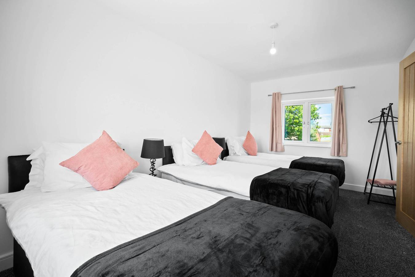 Family/Contractors 3 bed house/parking/sleeps 7 in Walsall, Birmingham und Umgebung