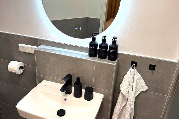 Ganze Wohnung, Moderne Ferienwohnung - zentral und komfortabel, 24h Check-in, Parkplatz in Braunschweig, Braunschweig und Umgebung