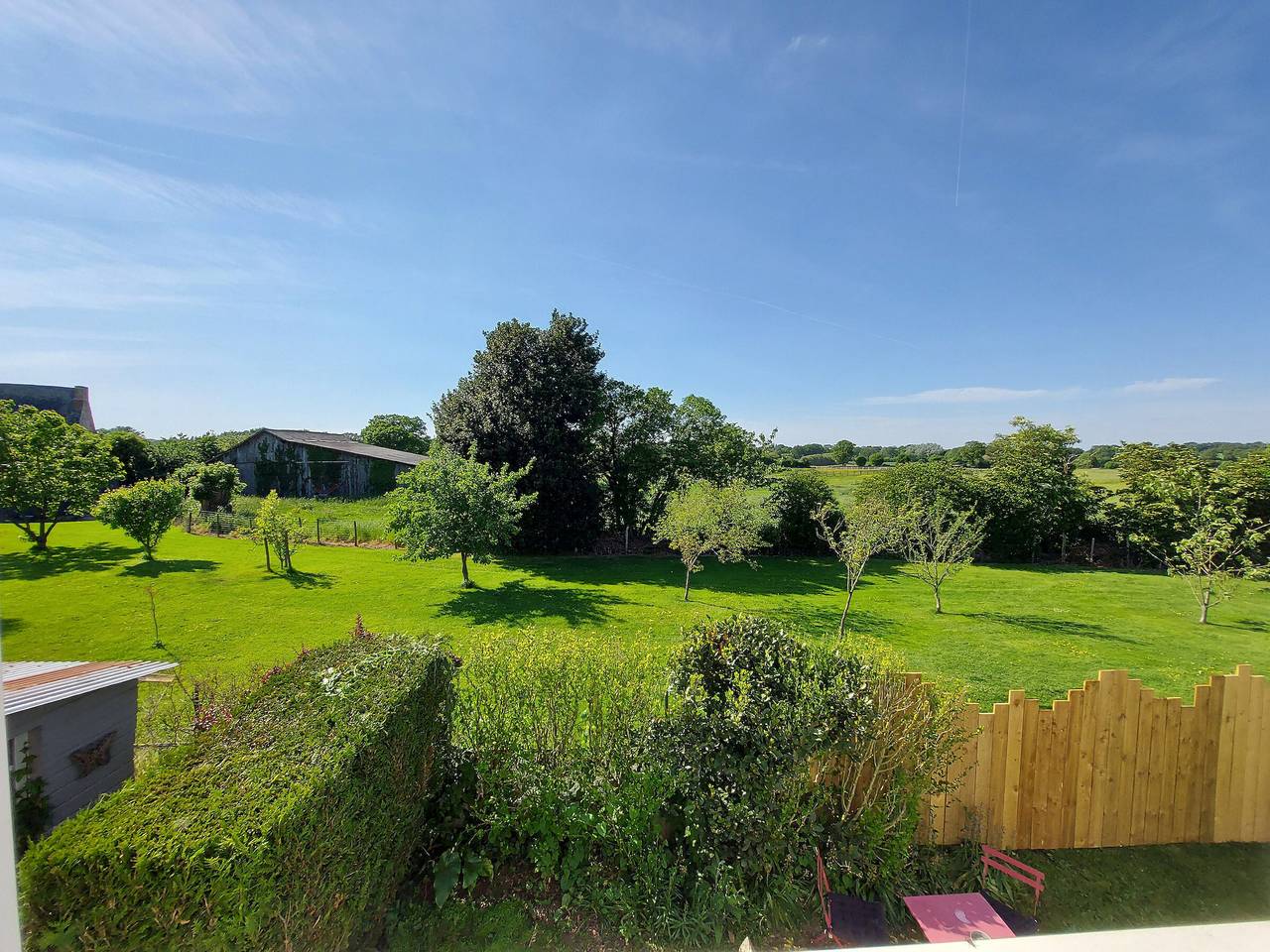 Charmante maison avec jardin, 4 chambres, proche Laval, idéale pour familles et professionnels in Courbeveille, Mayenne