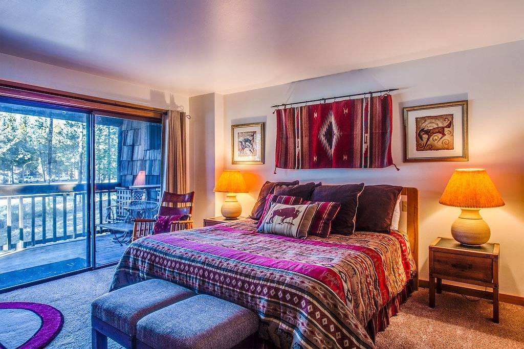 Ganze Wohnung, Classic Cabin Charm, Golfplatz Condo neben dem Dorf! in Sunriver, Deschutes County