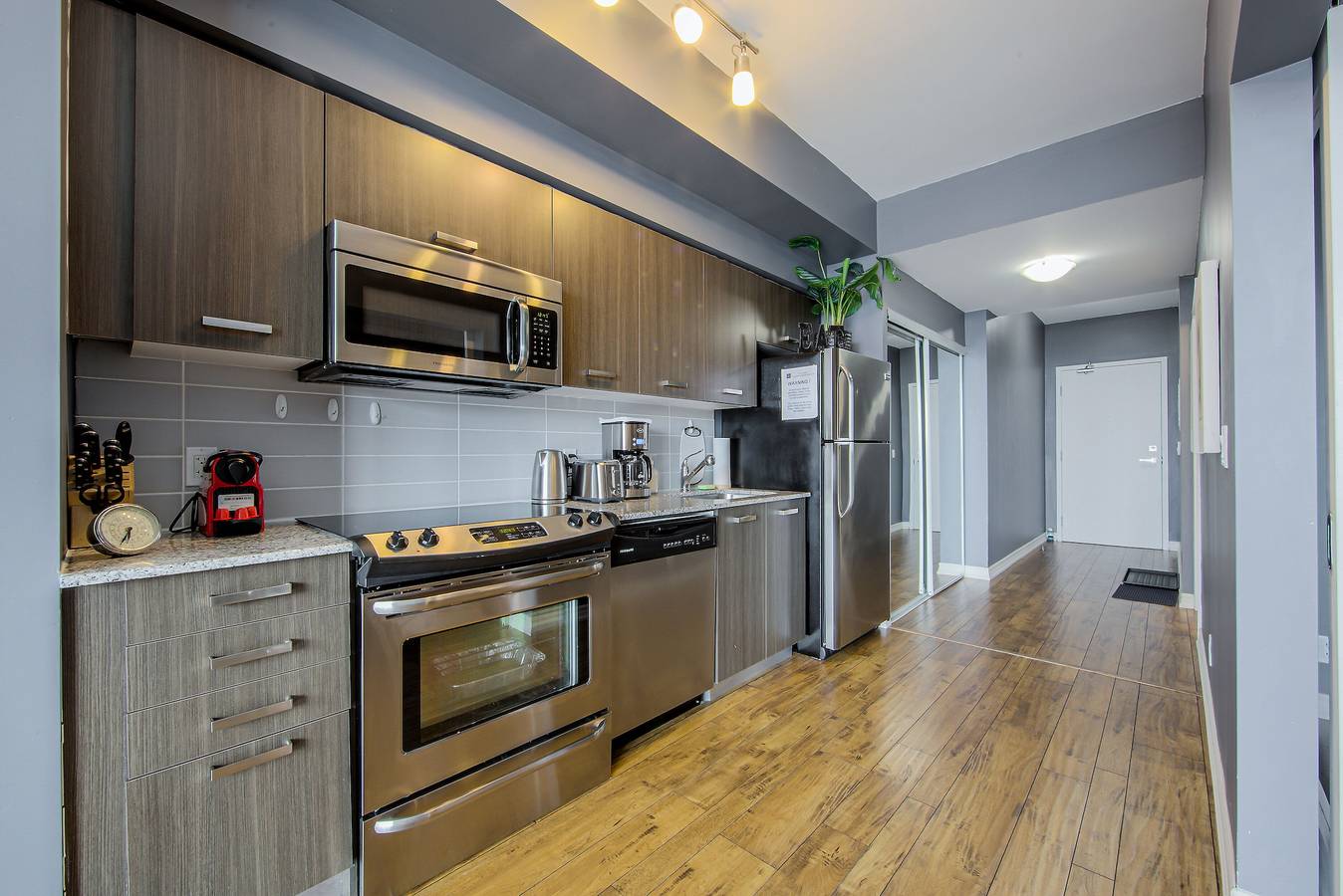 Apartamento vacacional entero, Condominio familiar de 1 habitación en el centro de Toronto Bay St cerca del hospital Sick Kids, Tmu in Toronto, Lago Ontario (Kanada)