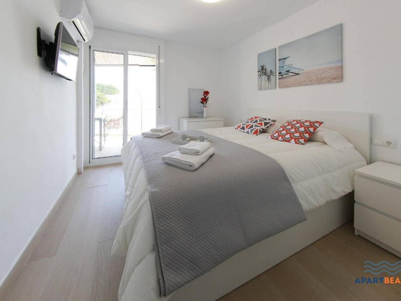 Ganze Wohnung, Geräumige Wohnung in La Pineda, 3 Schlafzimmer, klimatisiert, direkt am Strand in La Pineda, Platja de la Pineda