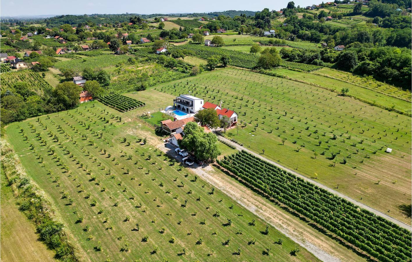 Charmante 2-Zimmer-Wohnung mit Pool, Terrasse und WLAN in Virovitica-Podravina