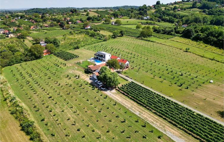 Charmante 2-Zimmer-Wohnung mit Pool, Terrasse und WLAN in Virovitica-Podravina
