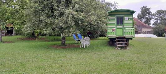 Tente pour 2 personnes, avec terrasse et piscine ainsi que vue et jardin dans Côte-d'Or