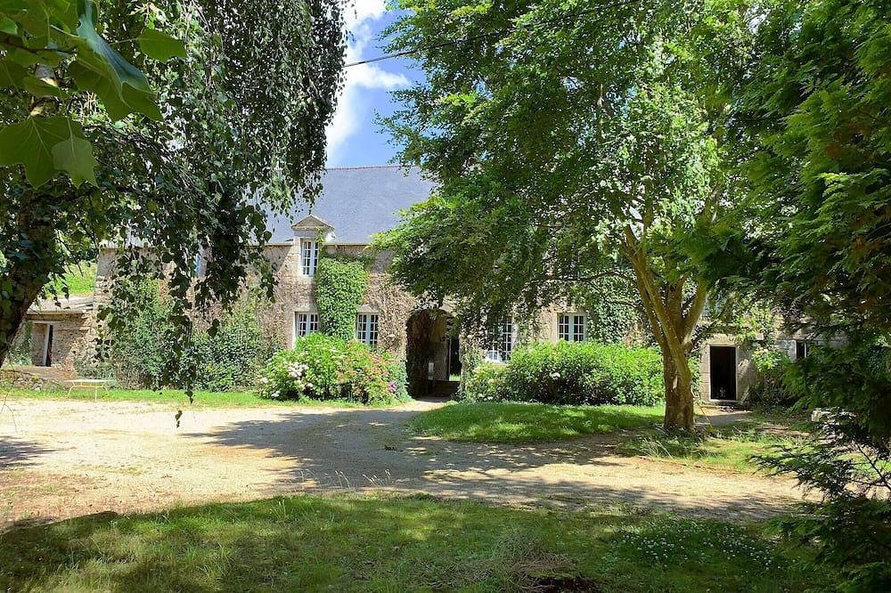 Ganze Wohnung, 17th century property between the pink granite coast & Lannion, Studio 33m2 in Saint-Quay-Perros, Rosa Granitküste