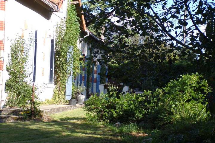 Chambre d’hôte pour 3 personnes, avec jardin ainsi que piscine et vue