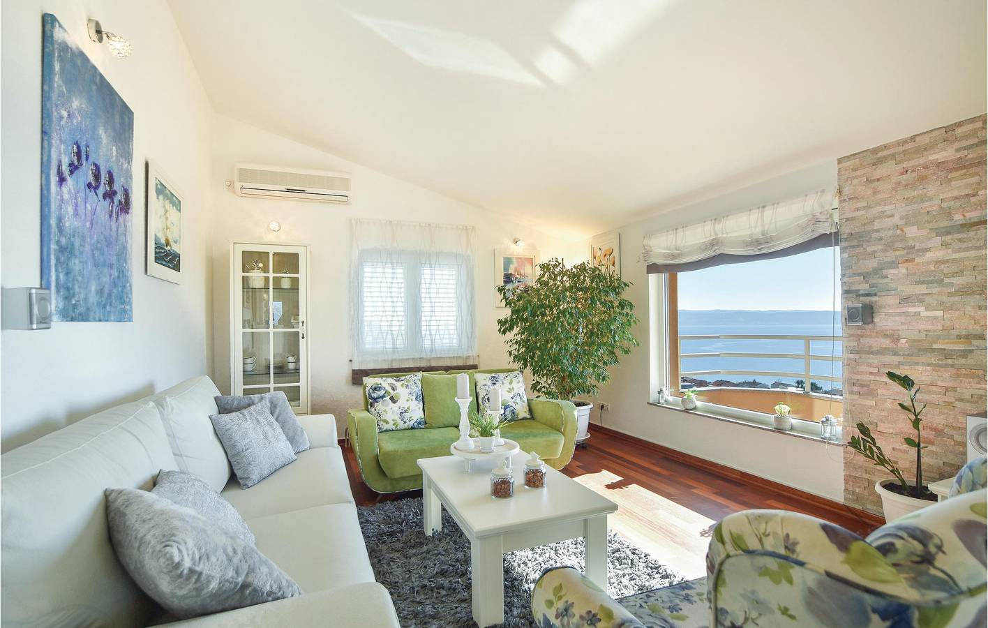 Cozy Apartment with Pool & Terrace, 2km from Strobec Beach in Podstrana, Split-Dalmatia