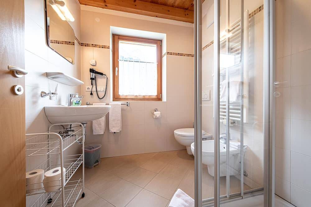Ganze Wohnung, Haus Landheim Apart. Bergblick mit separatem Schlafzimmer und Wasserfallblick! in Antholz, Rasen-Antholz