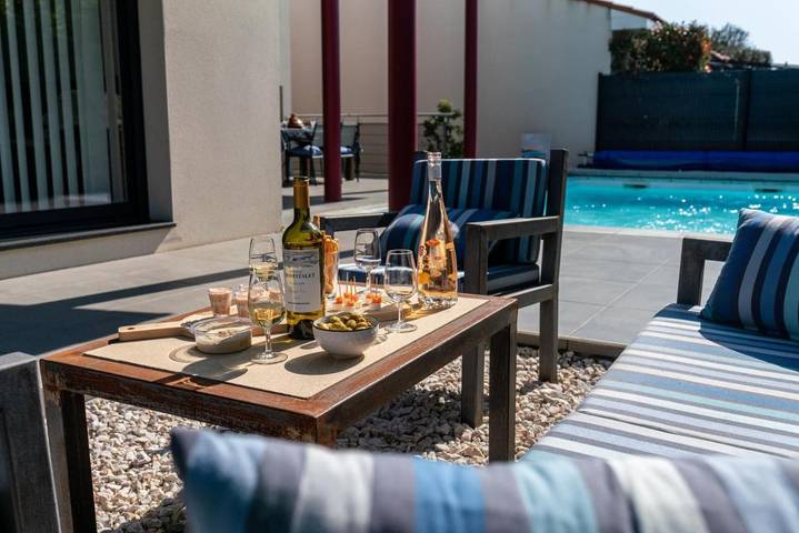 Location de vacances pour 8 personnes, avec piscine et jardin, adapté aux familles à Canohès - 4