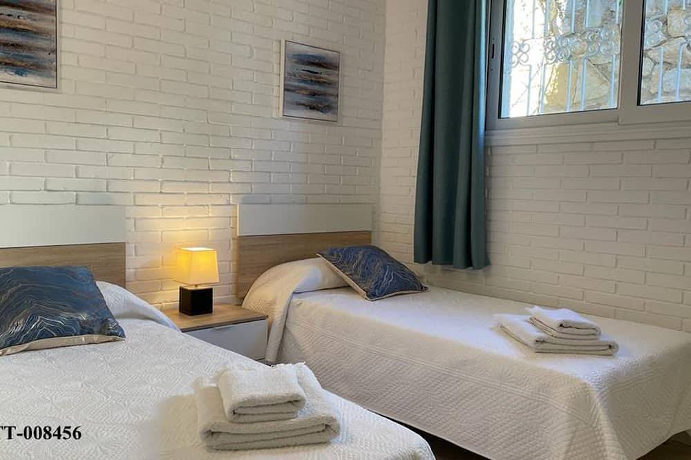 Casa Jardi con piscina privada 1 Km de la Playa Golf Port Aventura \nferrari Land in Salou, Costa Dorada