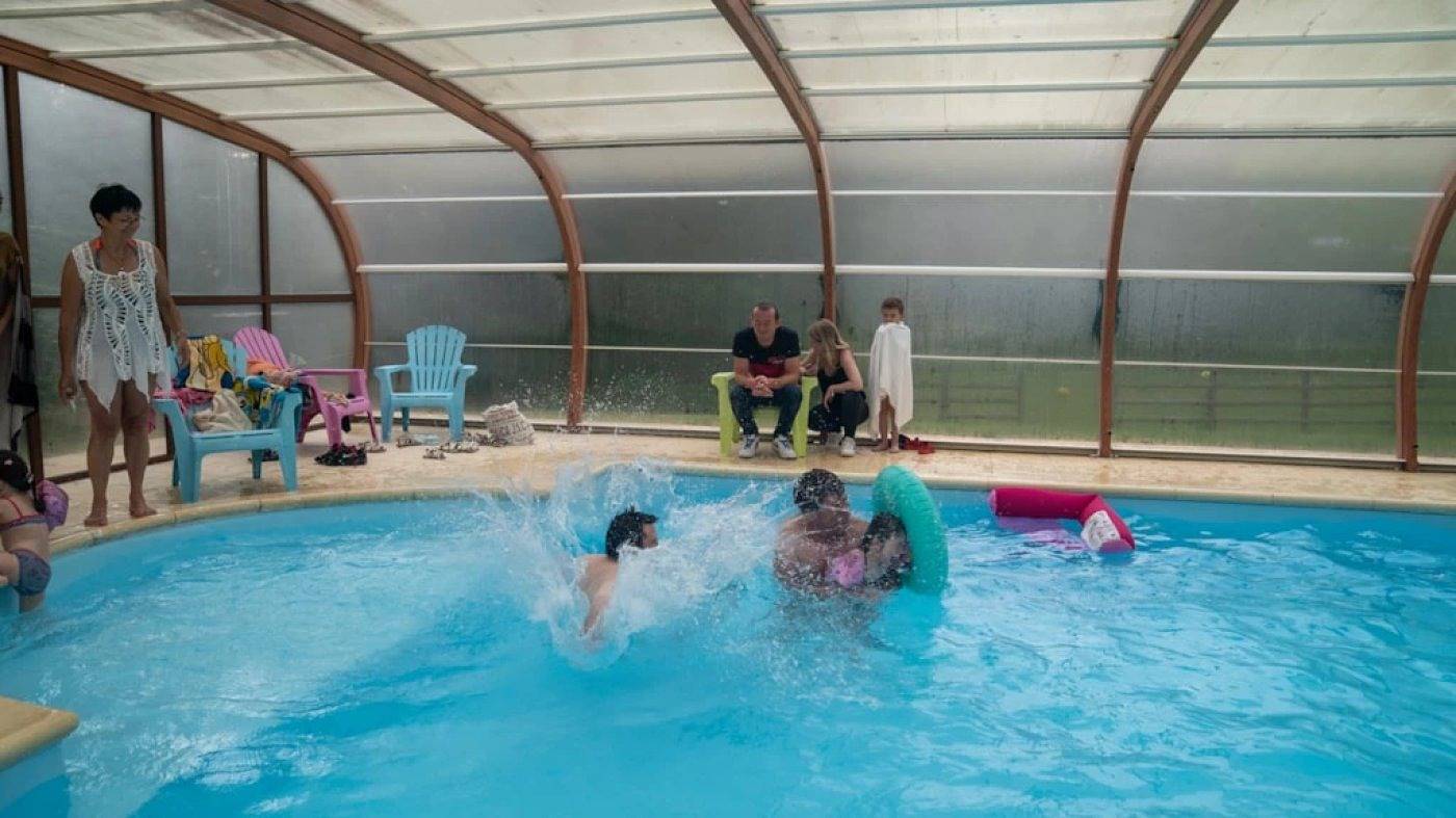 Zecamping 3 étoiles piscine couverte animaux acceptés tente 4m2 2 pers in Chamberet, Région de Tulle