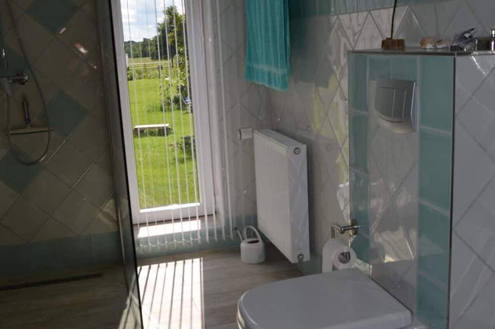 Ganze Wohnung, Modernes Apartment 40 qm, 2 Pers., großer Garten Nähe Badesee in Broock (Lübz) in Lübz, Ludwigslust-Parchim