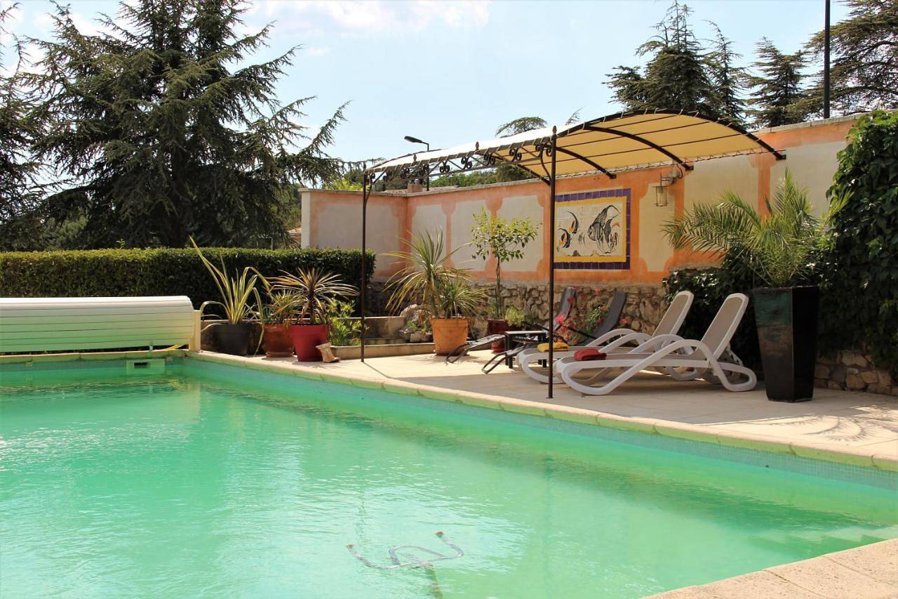 Les Moineaux in Rustrel, Parc naturel régional du Luberon