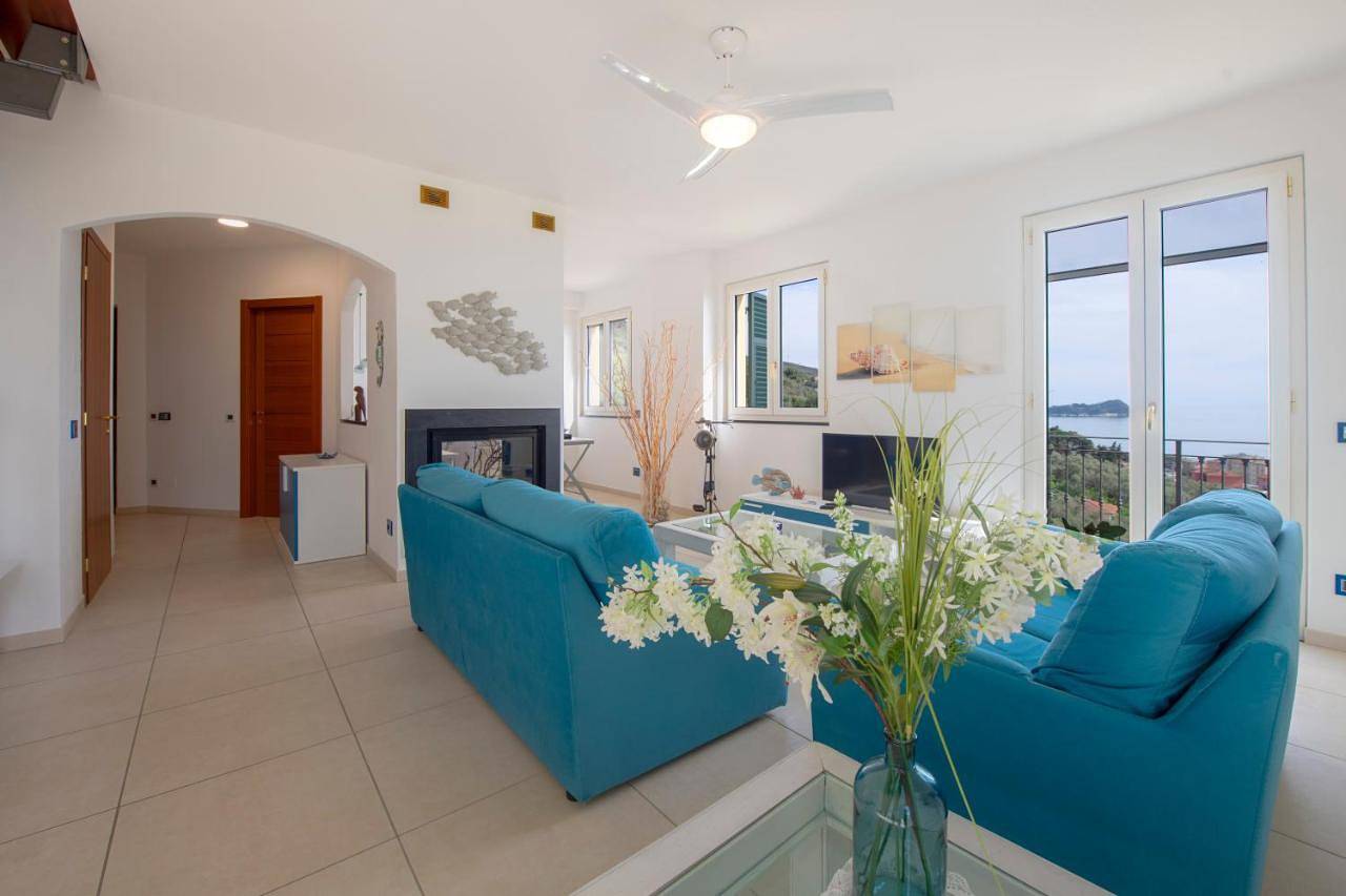 Ganze Wohnung, 257b - Villetta Maiso - Vista Mare, Giardino e Piscina Privata a 2 minuti di auto dalle spiagge e mare - Parcheggio Privato Incluso in Bagni Tiffany, Lavagna Gemeinde