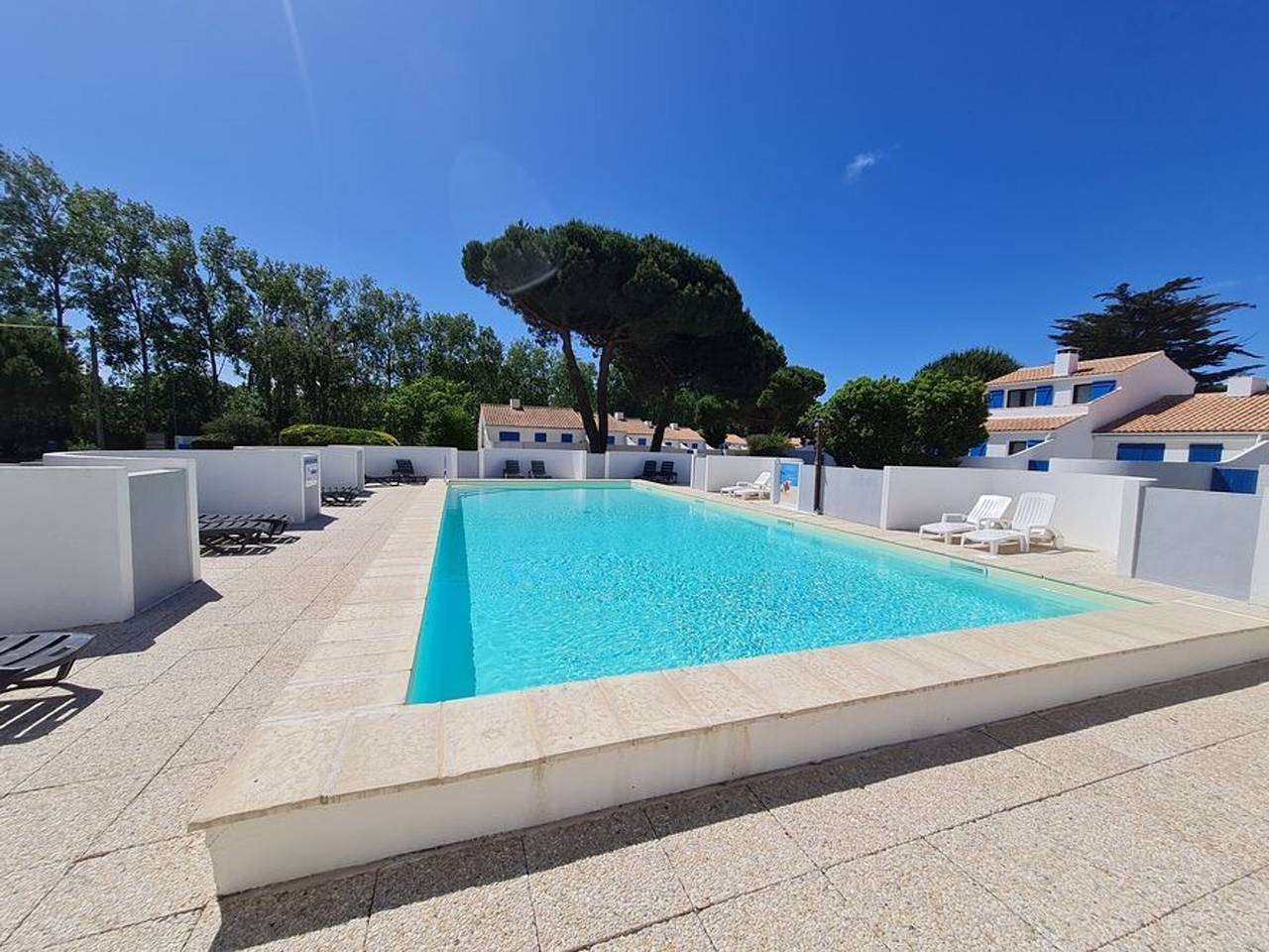 Maison avec Piscine Chauffée, Proche Mer et Commerces, pour 4/5 Pers., Animaux Admis in Saint-Jean-de-Monts, Vendée