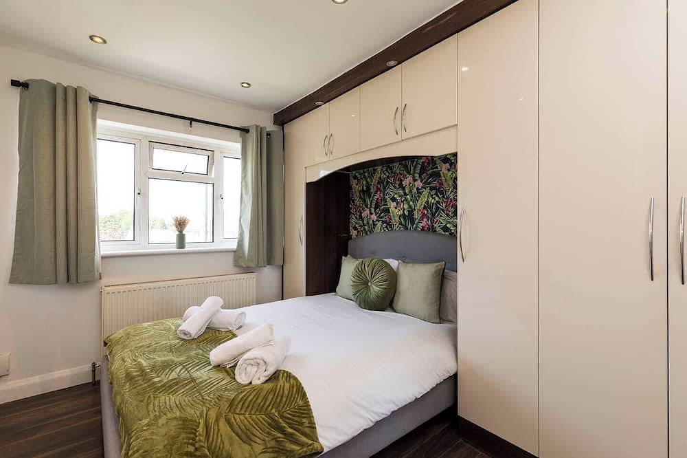 3Br Hazel House, Crawley in Crawley, Sussex de l'Ouest