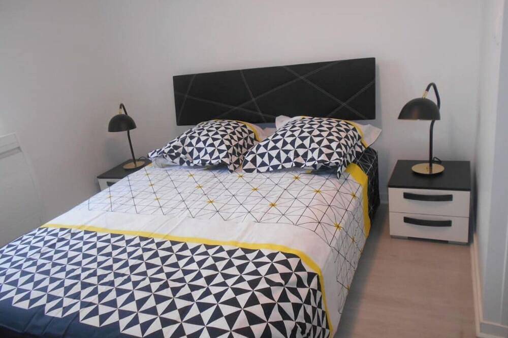 Entire apartment, Residence Valissou - Black and white apartment decoration in Châteauroux, Châteauroux region