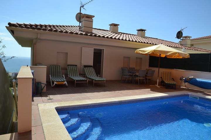 Casa rural para 6 personas, con jardín además de vistas al mar y terraza en Torroella de Montgrí - 2