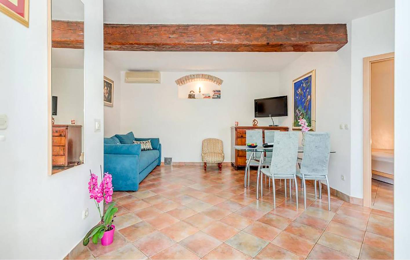 Ganze Ferienwohnung, Gemütliche Ferienwohnung mit Terrasse, WLAN und Parkplatz, 1 km vom Strand entfernt in Bol, Brac