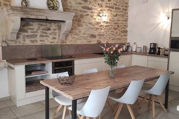 Gîte pour 8 personnes, avec jardin et terrasse, animaux acceptés à Richerenches