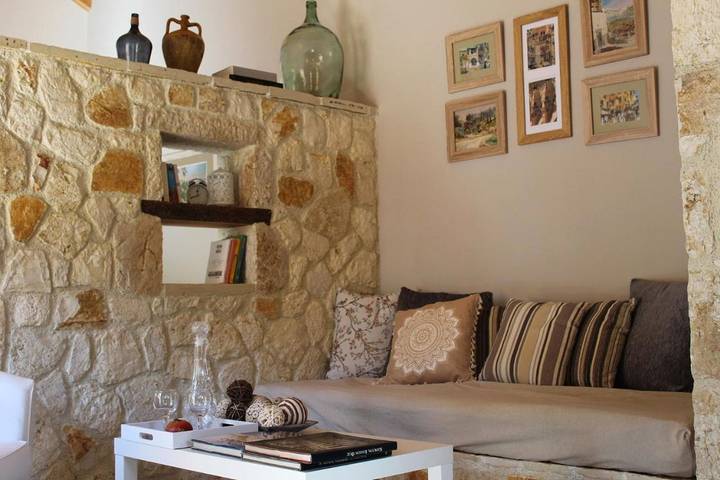 Gîte pour 3 personnes, avec Balcon ainsi que Terrasse et Jardin dans Liapádes