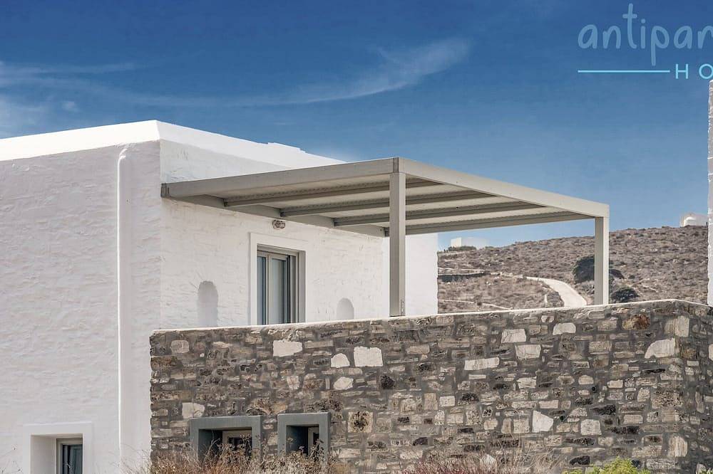 Una villa premium de 160 metros cuadrados con 2 habitaciones con baño privado y vista a la playa in Antiparos